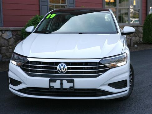 Used 2019 Volkswagen Jetta SE FWD image 2