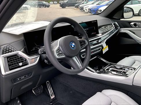 New 2026 BMW X5 xDrive50e w/ M Sport Package image 9