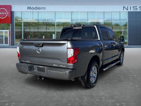 Used 2018 Nissan Titan SV w/ SV Convenience Package image 5