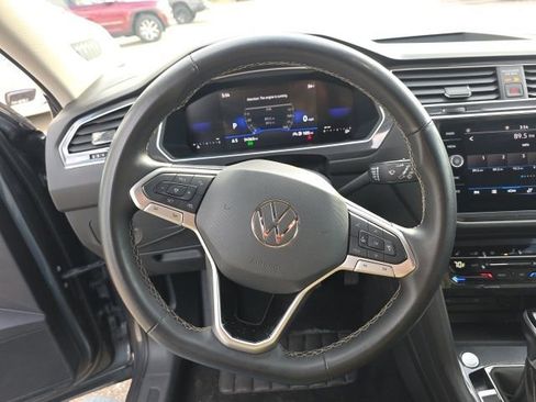 Used 2024 Volkswagen Tiguan SE image 14