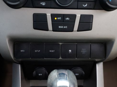 Used 2010 Ford Focus SE image 30