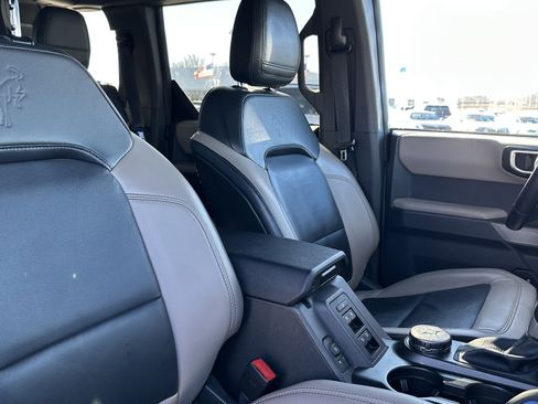 Used 2023 Ford Bronco Wildtrak image 36