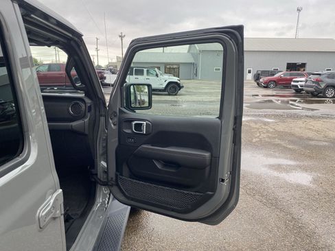 Used 2022 Jeep Gladiator Overland AWD/4WD image 33