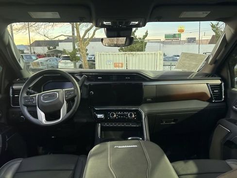 Used 2025 GMC Sierra 3500 Denali w/ Denali Reserve Package image 30