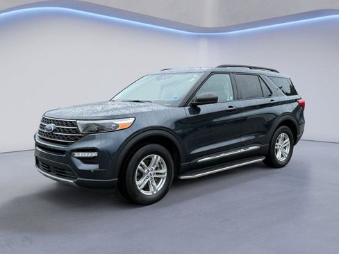 Used 2023 Ford Explorer XLT AWD/4WD image 7