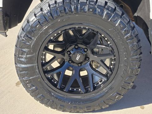 Used 2023 Chevrolet Silverado 1500 LT Trail Boss w/ Protection Package AWD/4WD image 9