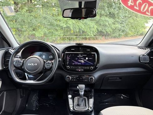 Certified 2024 Kia Soul GT-Line FWD image 32