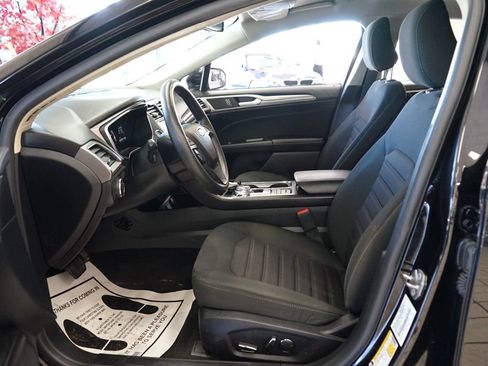 Used 2020 Ford Fusion SE FWD image 25