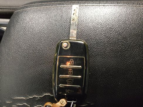 Used 2020 Kia Optima FWD image 32