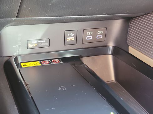 Used 2025 Toyota Camry SE FWD image 25