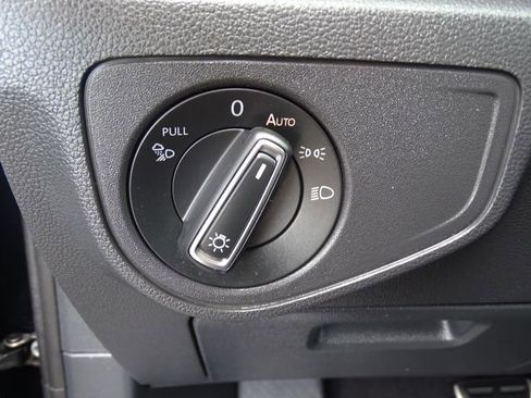 Used 2021 Volkswagen Atlas SE w/ Towing Package image 17