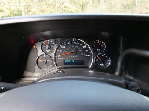 Used 2018 GMC Savana 3500 w/ Driver Convenience Package image 13