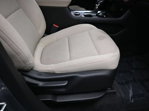 Used 2023 Chevrolet Traverse LS FWD image 42