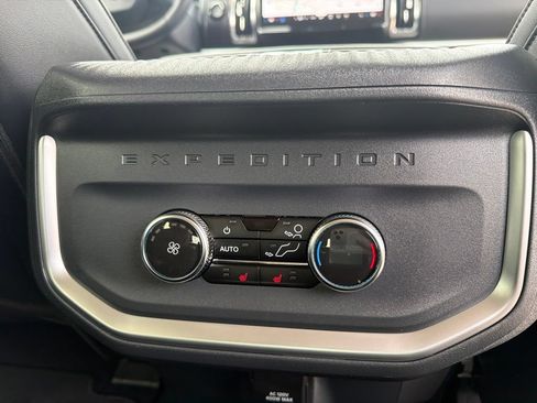 Used 2026 Ford Expedition Platinum w/ Driver's Package AWD/4WD image 62