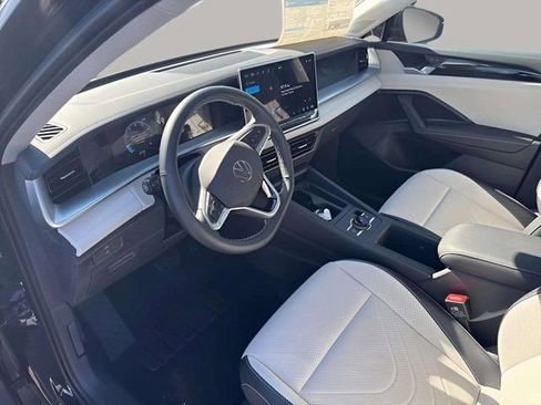 New 2025 Volkswagen Tiguan SE image 4