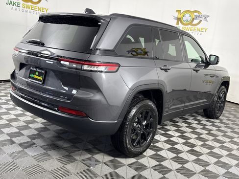 New 2025 Jeep Grand Cherokee Altitude image 10