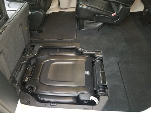 Certified 2024 Chrysler Pacifica Touring-L image 19