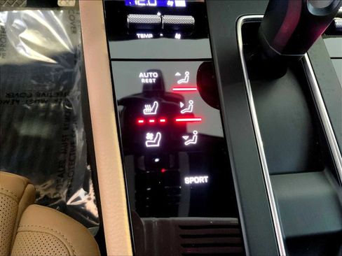 Certified 2025 Porsche Macan image 37