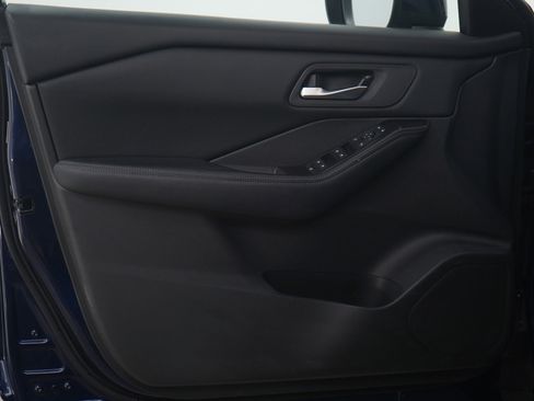 Used 2025 Nissan Rogue SV image 22