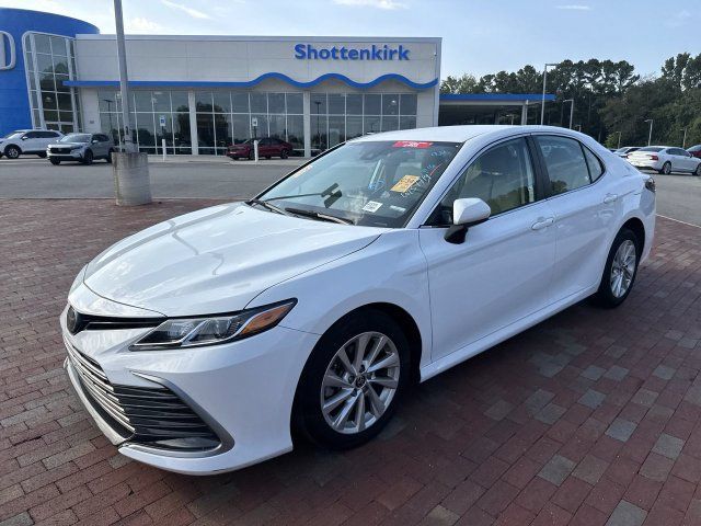 Used 2023 Toyota Camry LE FWD image 4
