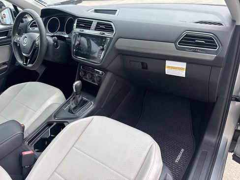 Used 2021 Volkswagen Tiguan SE w/ Panoramic Sunroof Package FWD image 10