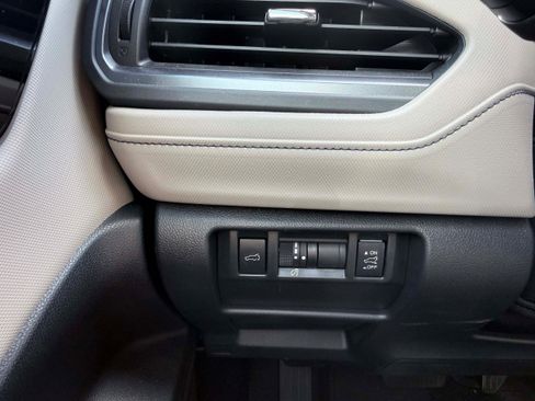 Used 2025 Subaru Forester Limited AWD/4WD image 16