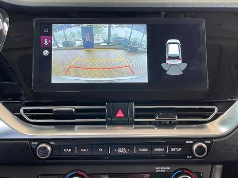Used 2020 Kia Niro EX Premium FWD image 27