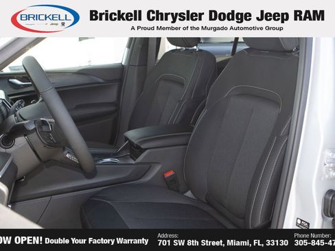 New 2025 Jeep Grand Cherokee Laredo image 16