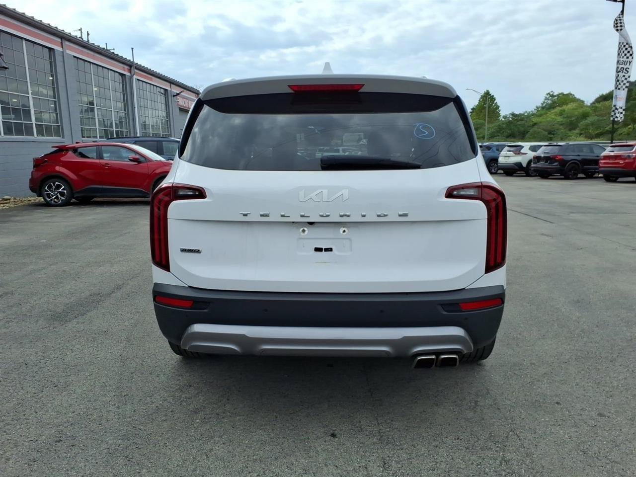 Used 2022 Kia Telluride EX w/ EX Premium Package AWD/4WD image 4