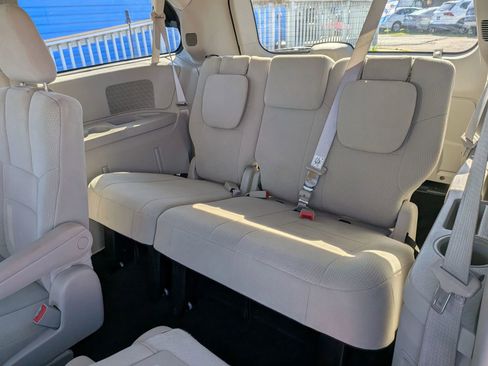 Used 2012 Dodge Grand Caravan SE FWD image 21