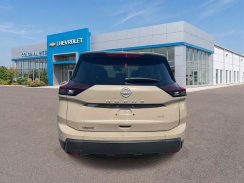 Used 2025 Nissan Rogue SV AWD/4WD image 7
