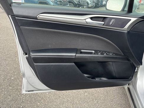 Used 2019 Ford Fusion SE image 11