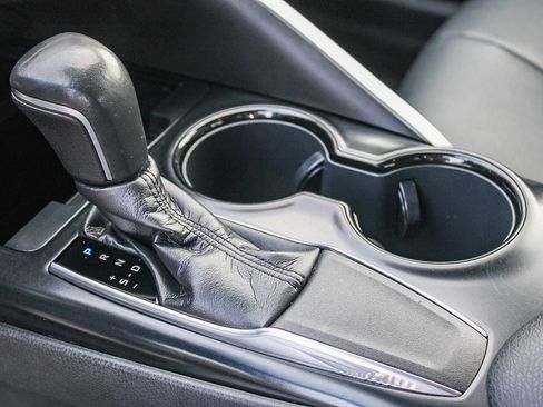 Used 2020 Toyota Camry SE image 20