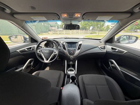 Used 2017 Hyundai Veloster FWD image 12