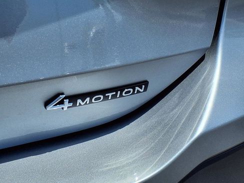 New 2025 Volkswagen Tiguan SE image 11