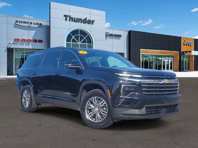 Used 2025 Chevrolet Traverse LT