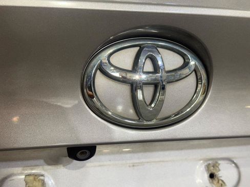 Used 2018 Toyota C-HR XLE FWD image 30