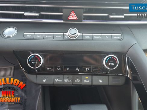 Used 2025 Hyundai Elantra SEL FWD image 21