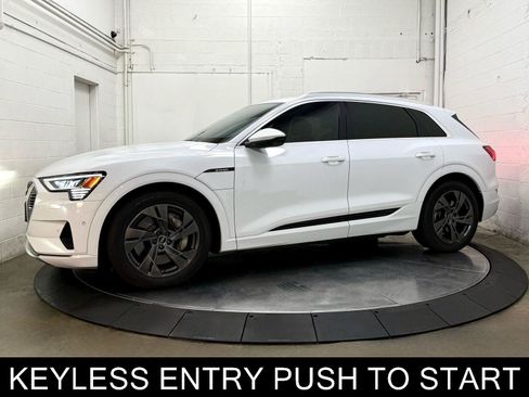 Used 2021 Audi e-tron Premium Plus w/ Premium Plus Package AWD/4WD image 4