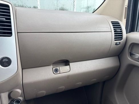 Used 2011 Nissan Frontier SV AWD/4WD image 15