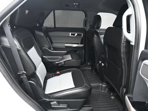 Used 2023 Ford Explorer XLT w/ Equipment Group 202A RWD image 10