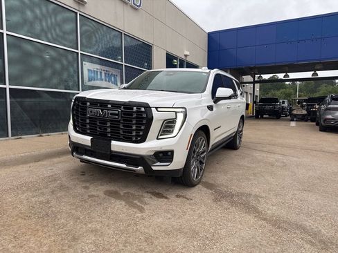 Used 2025 GMC Yukon Denali Ultimate AWD/4WD image 4