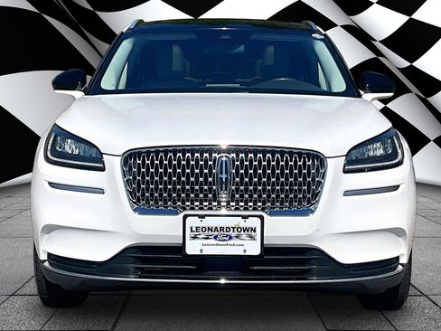 Used 2022 Lincoln Corsair AWD w/ Premium Package image 3