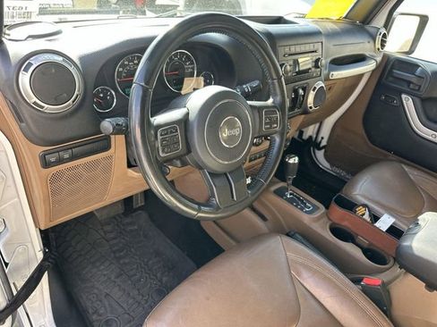 Used 2016 Jeep Wrangler Unlimited Rubicon w/ Connectivity Group image 5