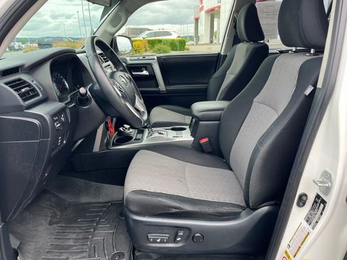 Used 2014 Toyota 4Runner SR5 AWD/4WD image 17