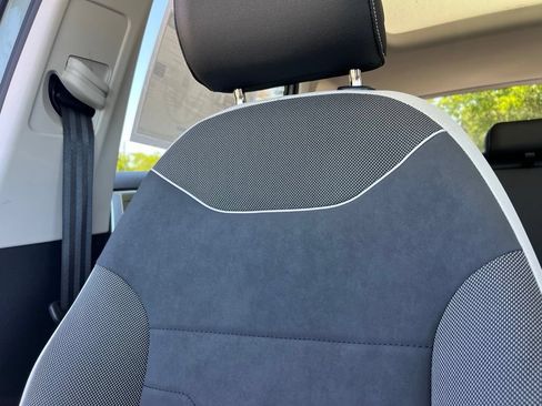 New 2026 Volkswagen Taos SE FWD image 21