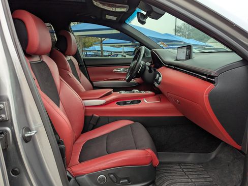 Used 2023 Genesis GV70 2.5T w/ Sport Prestige Package image 29