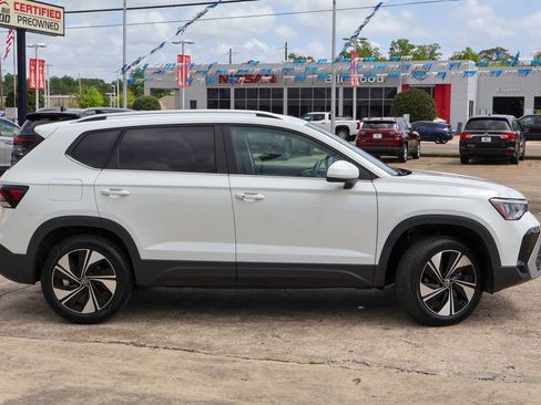 Used 2025 Volkswagen Taos SE AWD/4WD image 21