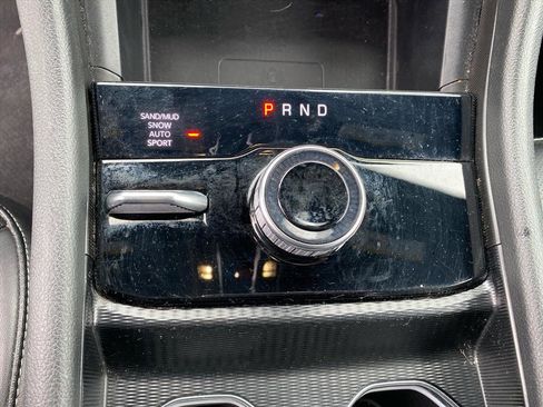 Used 2024 Jeep Grand Cherokee L Limited w/ Luxury Tech Group II image 12