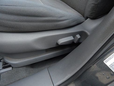 Used 2004 MAZDA MAZDA6 i image 18